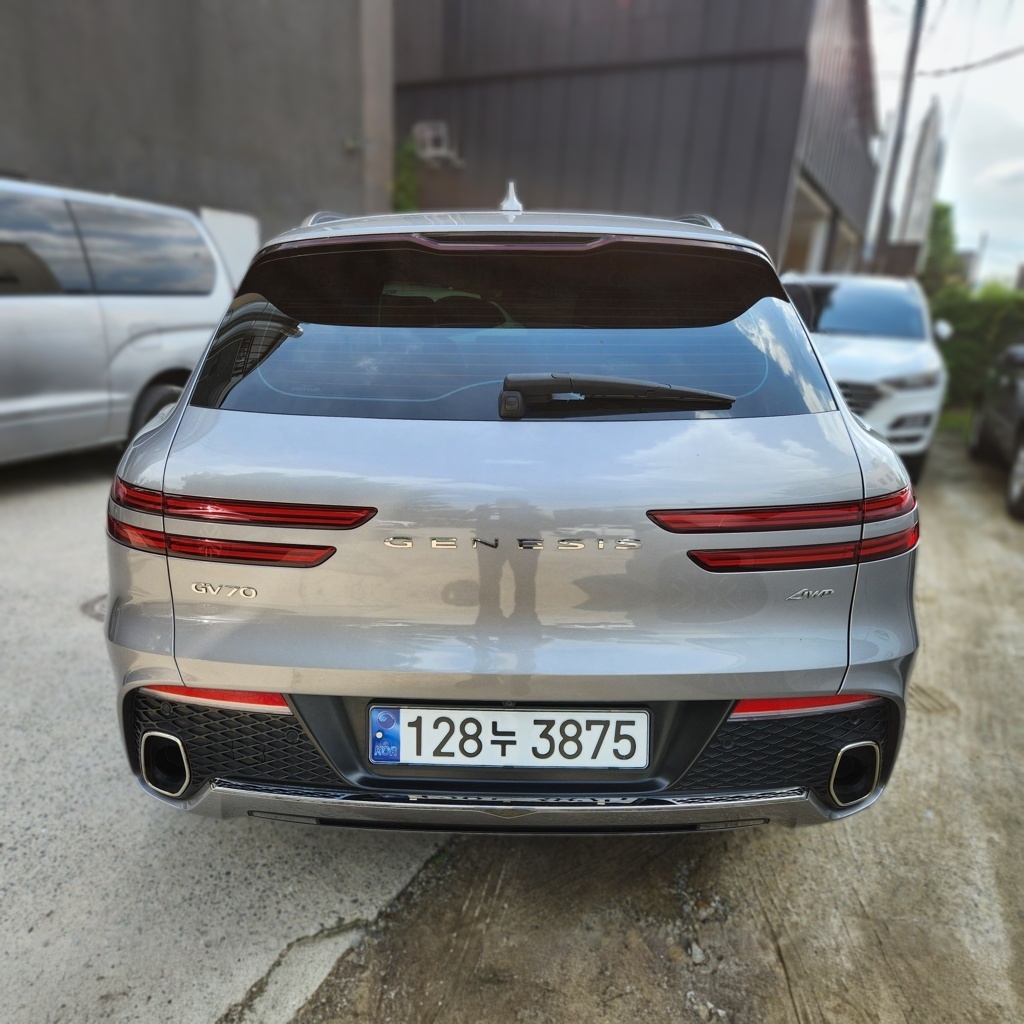 2023 Genesis GV70 2.5T gasoline AWD