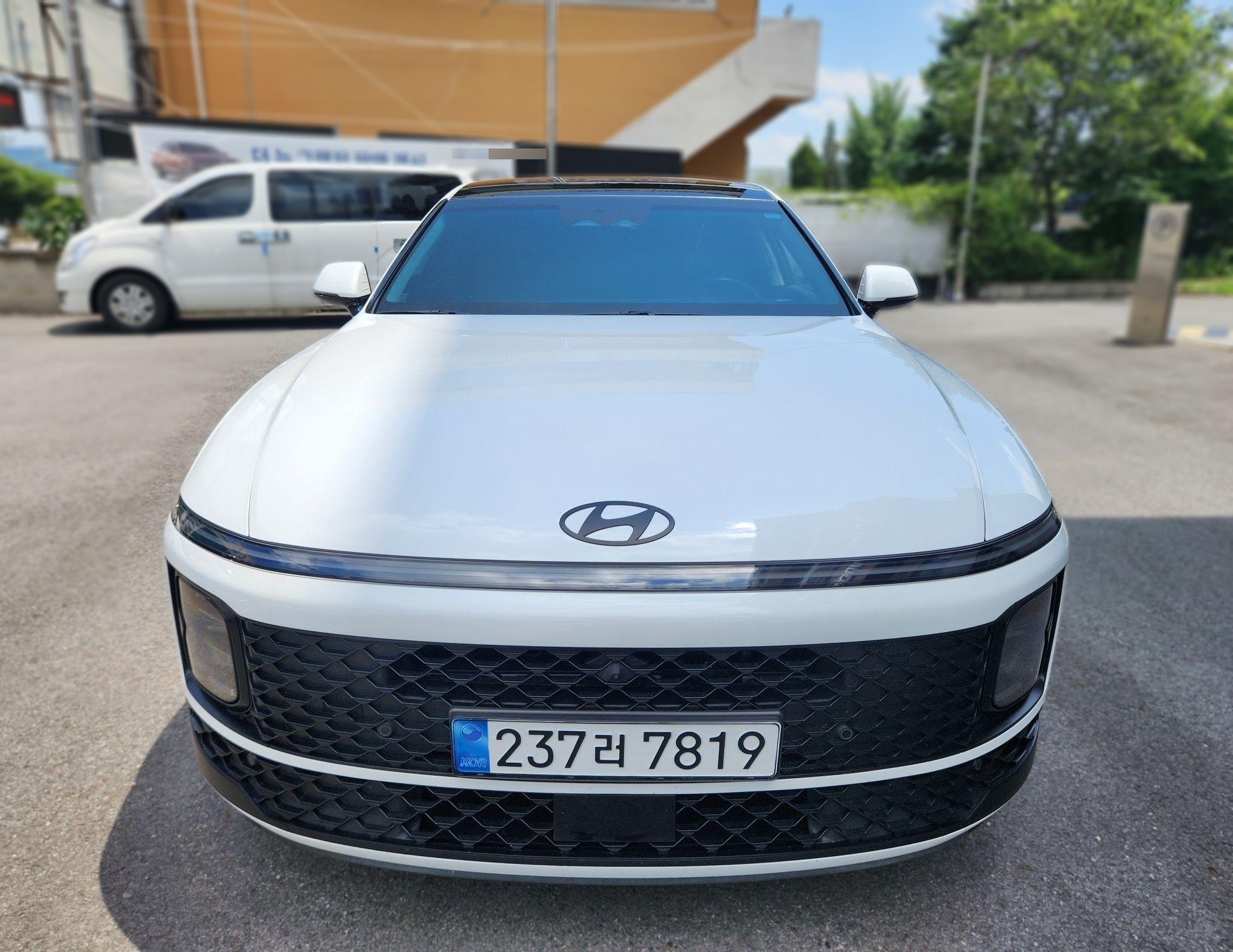 2025 Hyundai The All New Grandeur Hybrid (GN7) Calligraphy Black Exterior
