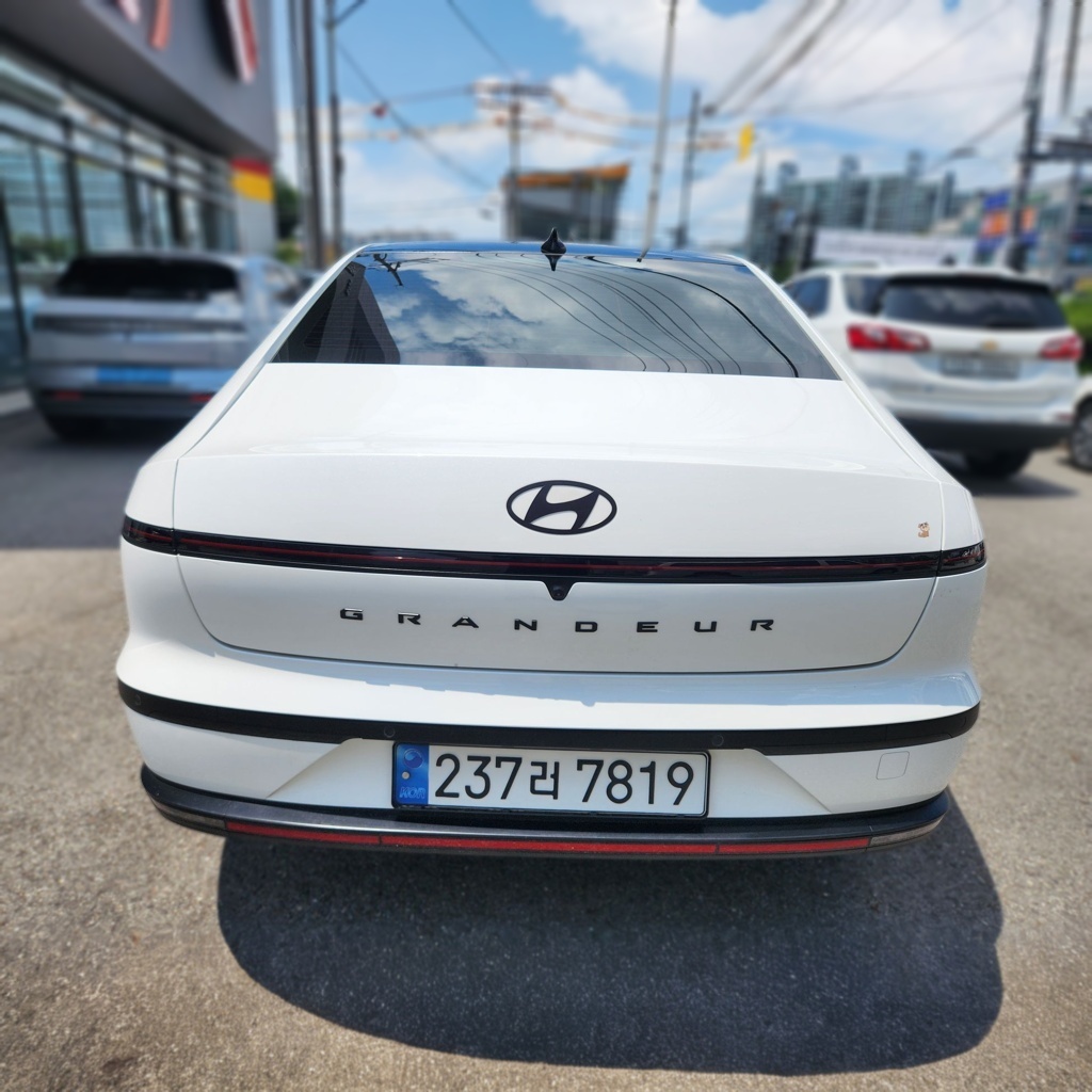 2025 Hyundai The All New Grandeur Hybrid (GN7) Calligraphy Black Exterior