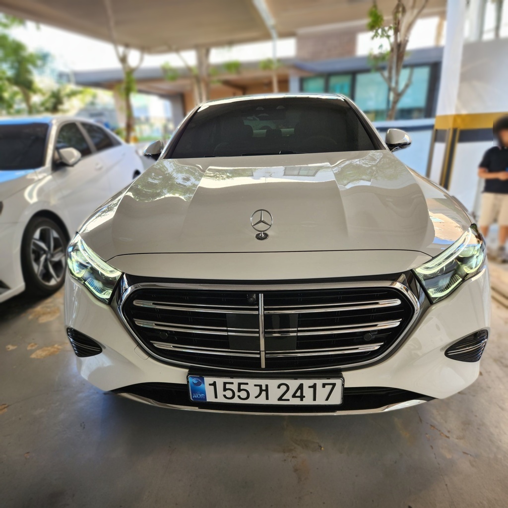 2025 Mercedes-Benz E300 4MATIC Exclusive