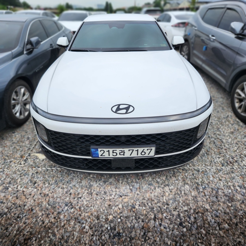 2023 Hyundai The All New Grandeur Hybrid (GN7) Calligraphy Black Ink — photograph 1 of 1