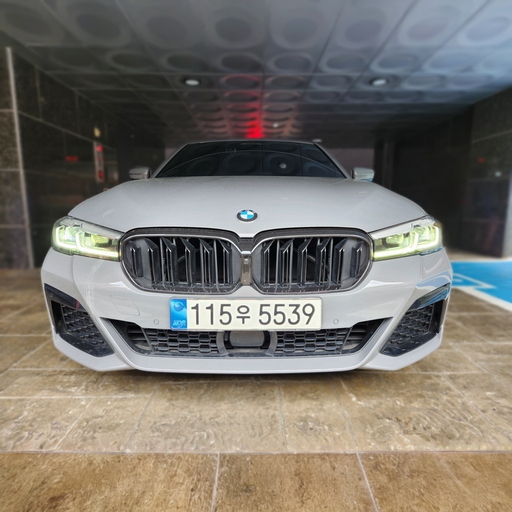 2022 BMW 5 SERIES (G30) 520i M SPORT — photograph 1 of 1