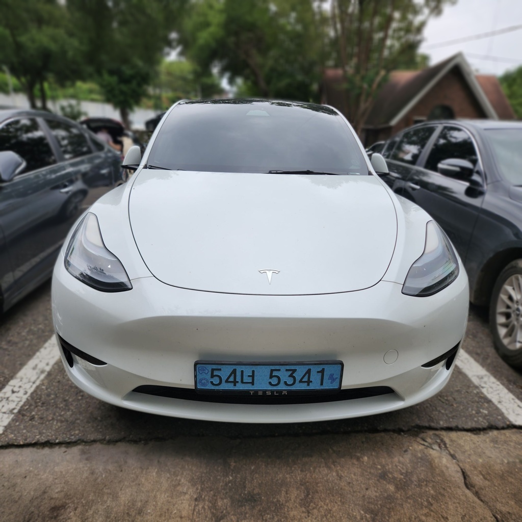2024 Tesla Model Y RWD — photograph 1 of 1