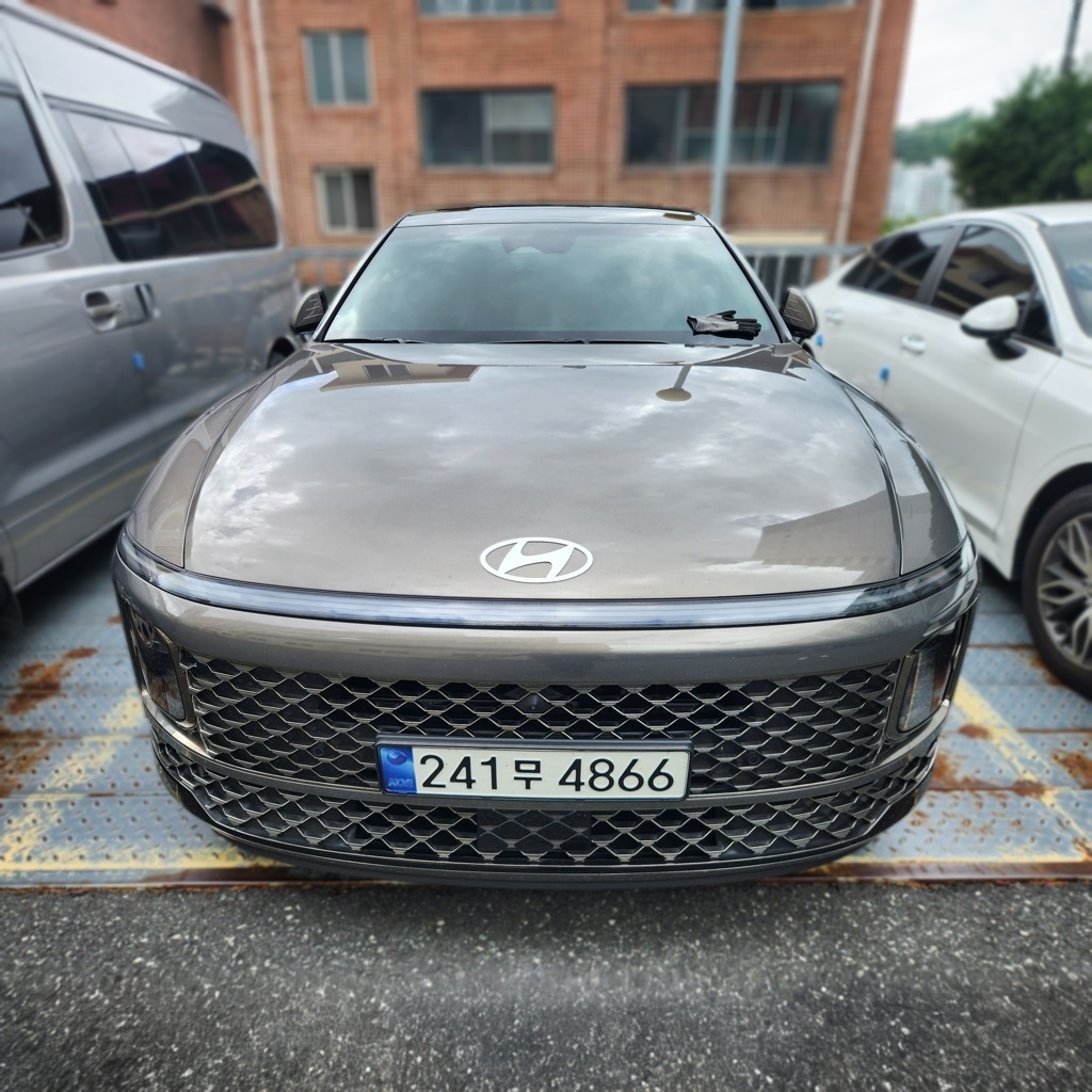 2023 Hyundai The All New Grandeur Hybrid (GN7) Calligraphy — photograph 1 of 1