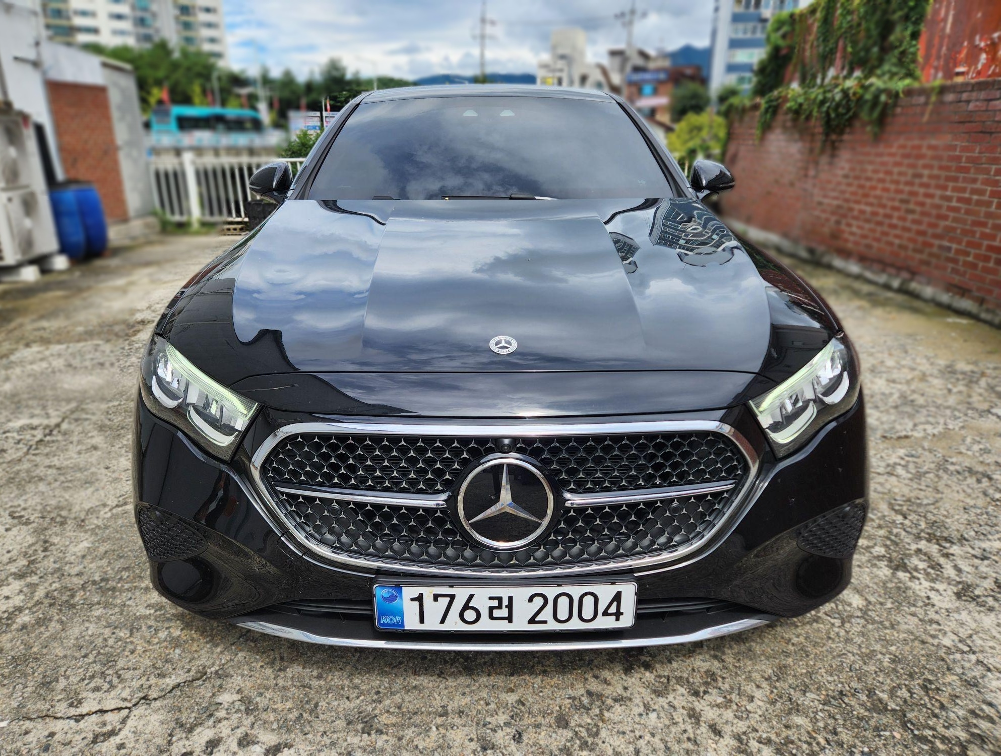 2025 Mercedes-Benz E200 AVANTGARDE