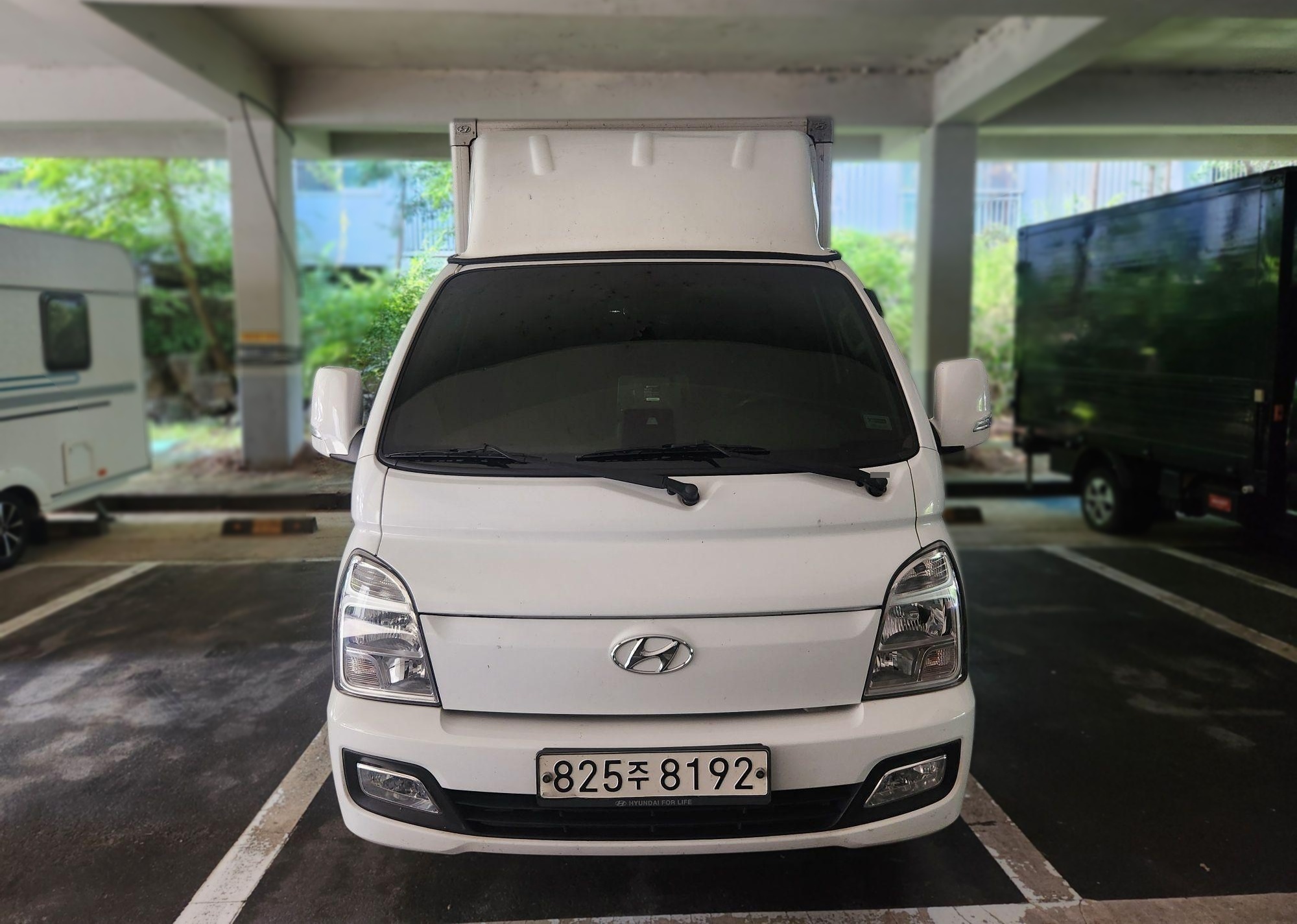 2022 Hyundai PORTER II Diesel SUPER CAB EXTRA LONG WHEELBASE BUILT-IN BOX TRUCK Modern Plus Automatic 22MY (HIGH)
