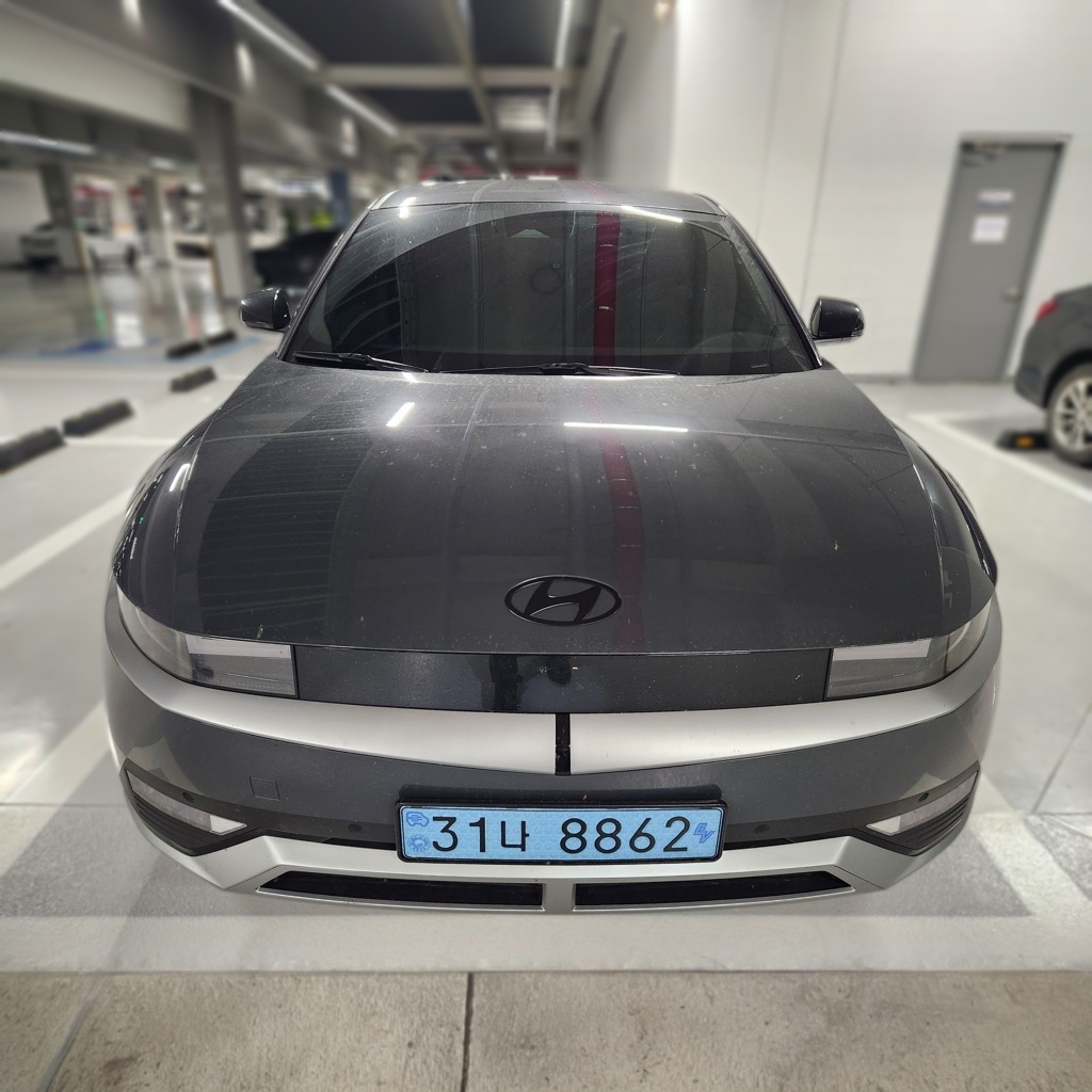 2024 Hyundai Ioniq 5 Long Range Exclusive — photograph 1 of 1
