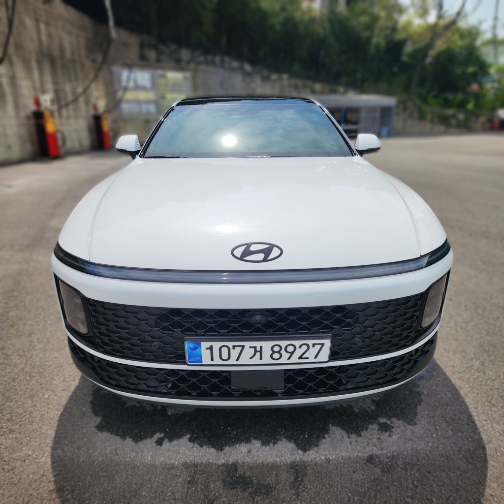 2024 Hyundai The All New Grandeur Hybrid (GN7) Calligraphy Black Ink — photograph 1 of 1