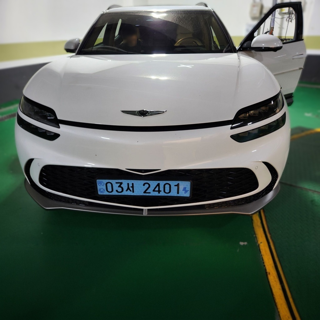 2022 Genesis GV60 Standard — photograph 1 of 1