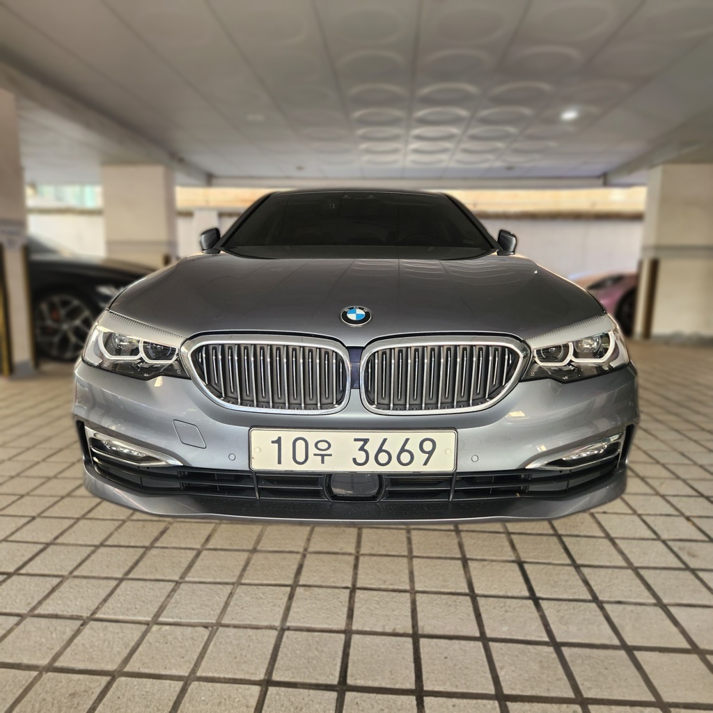 2018 BMW 5 SERIES (G30) 520i Luxury