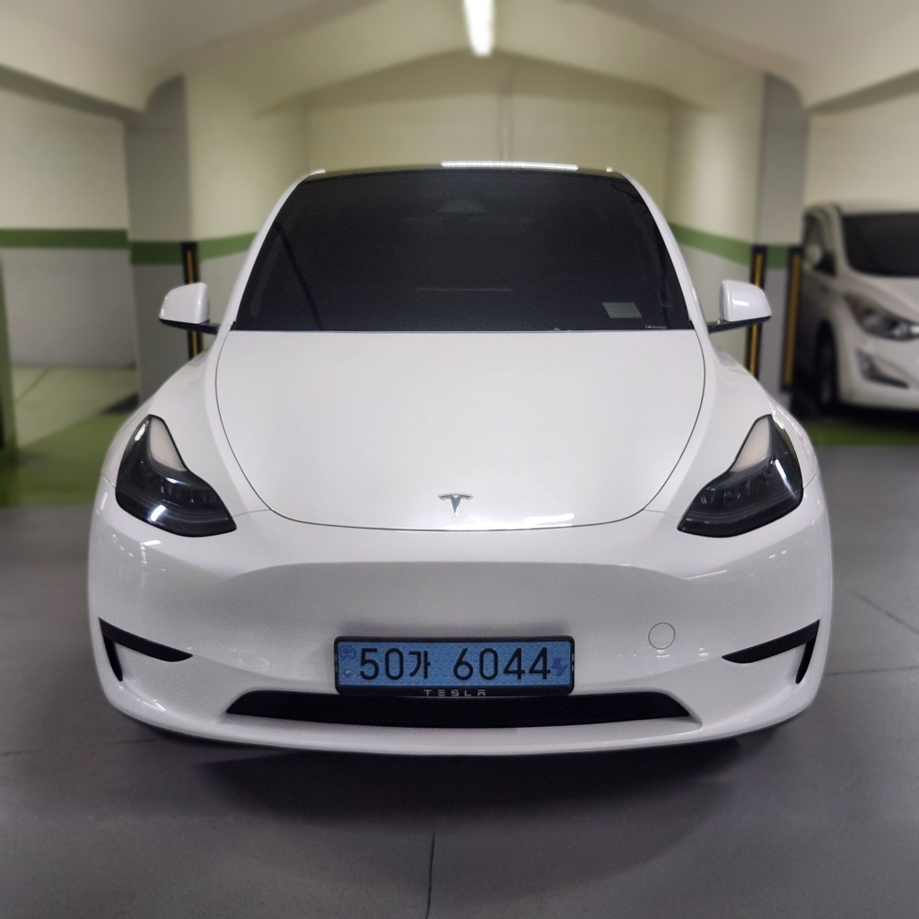 2024 Tesla Model Y RWD — photograph 1 of 1