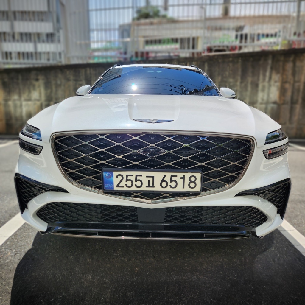 2025 Genesis GV70 FL 2.5T GASOLINE 2WD Sports — photograph 1 of 1