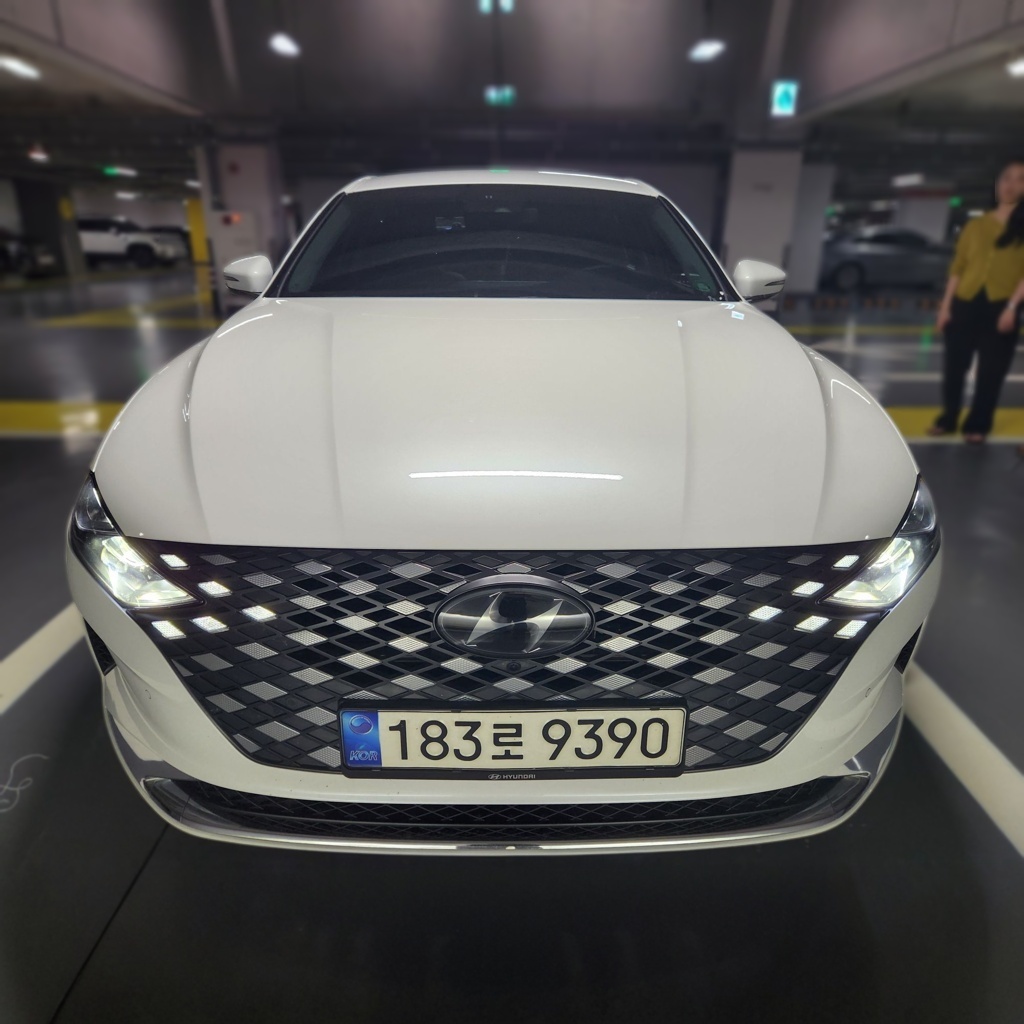 2023 Hyundai The New GRANDEUR IG 2.5 Gasoline LE BLANC — photograph 1 of 1