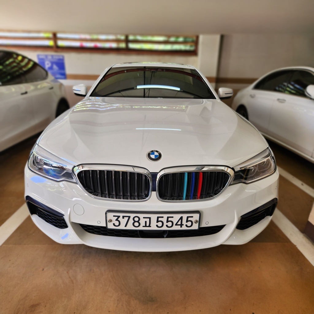 2020 BMW 5 SERIES (G30) 520i M SPORT — photograph 1 of 1