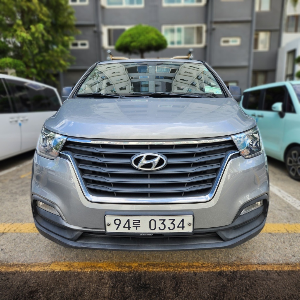 2019 Hyundai The New Grand Starex Van 5-seater Style