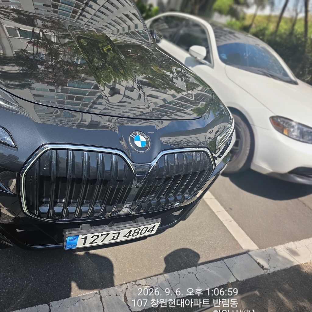 2023 BMW 7 SERIES (G70) 740i sDrive M SPORT — photograph 1 of 1