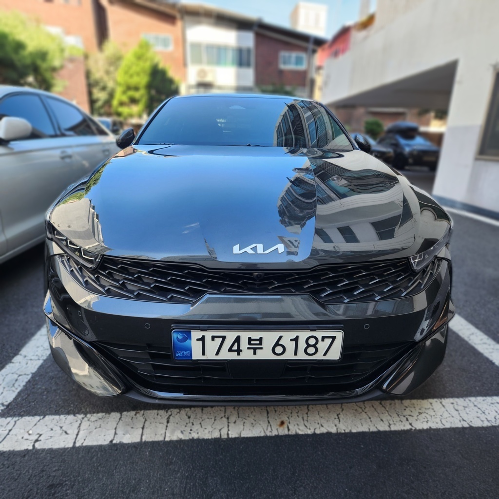 2023 Kia K5 3 Generation 2.0 GASOLINE Signature — photograph 1 of 1