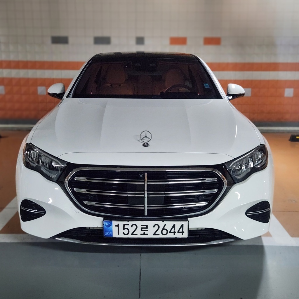 2024 Mercedes-Benz E220d 4MATIC Exclusive — photograph 1 of 1