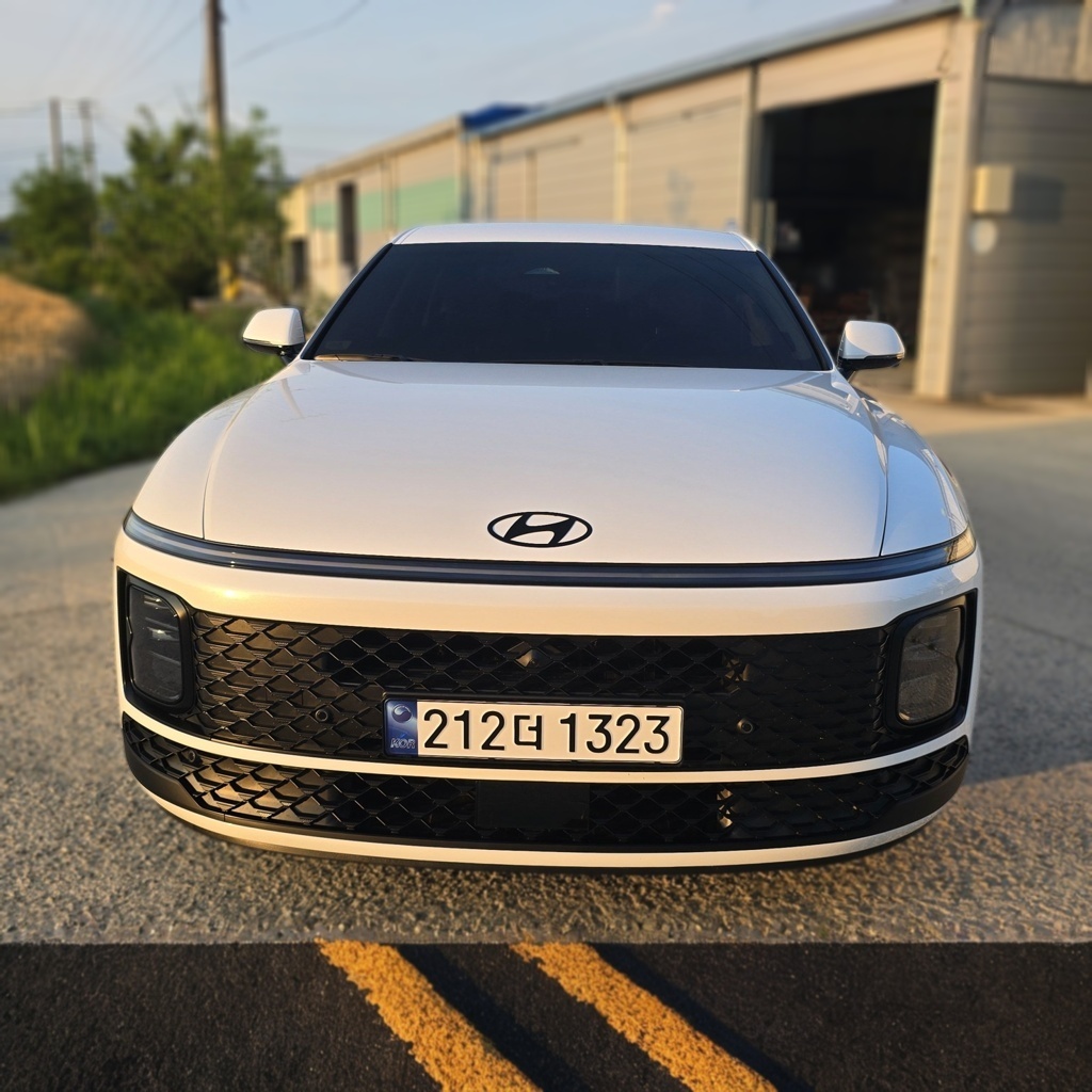 2026 Hyundai The All New Grandeur Hybrid (GN7) Honors — photograph 1 of 1