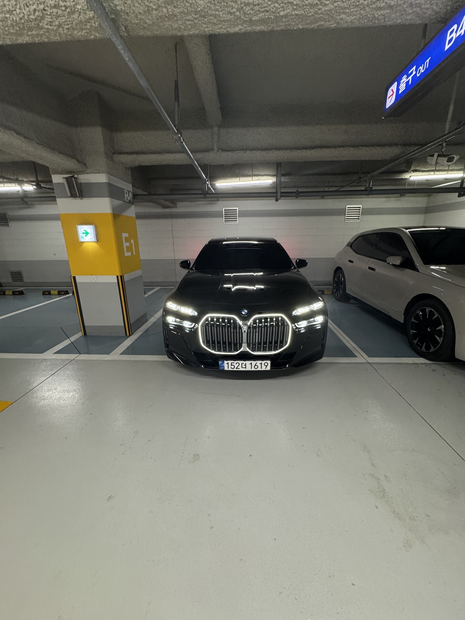 2024 BMW 7 SERIES (G70) 740i xDrive M SPORT — photograph 1 of 1