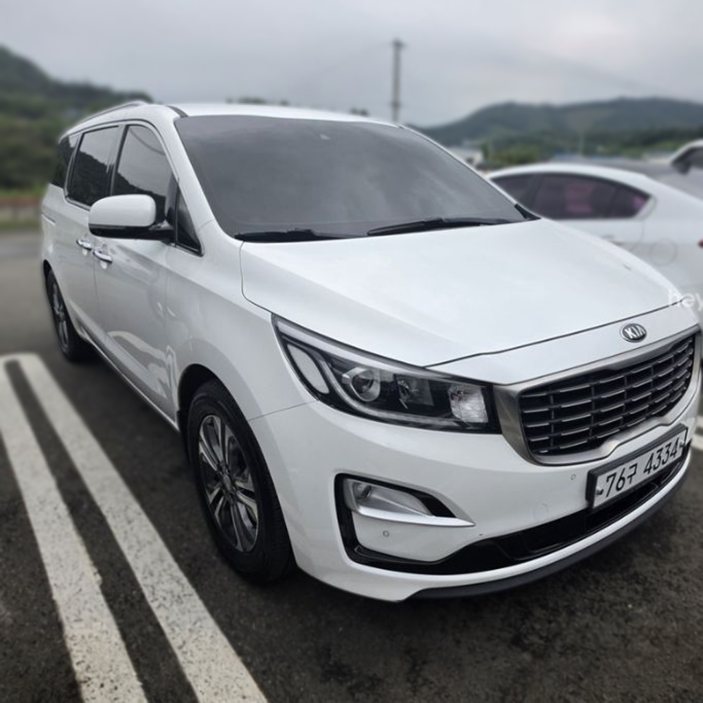 2020 Kia The New CARNIVAL Diesel 11-seater Prestige — photograph 1 of 1