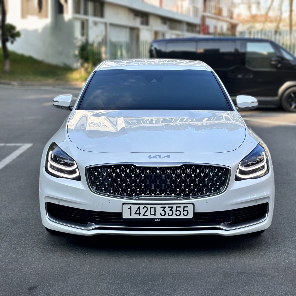 2020 Kia The K9 3.8 GDI AWD PLATINUM II — photograph 1 of 1