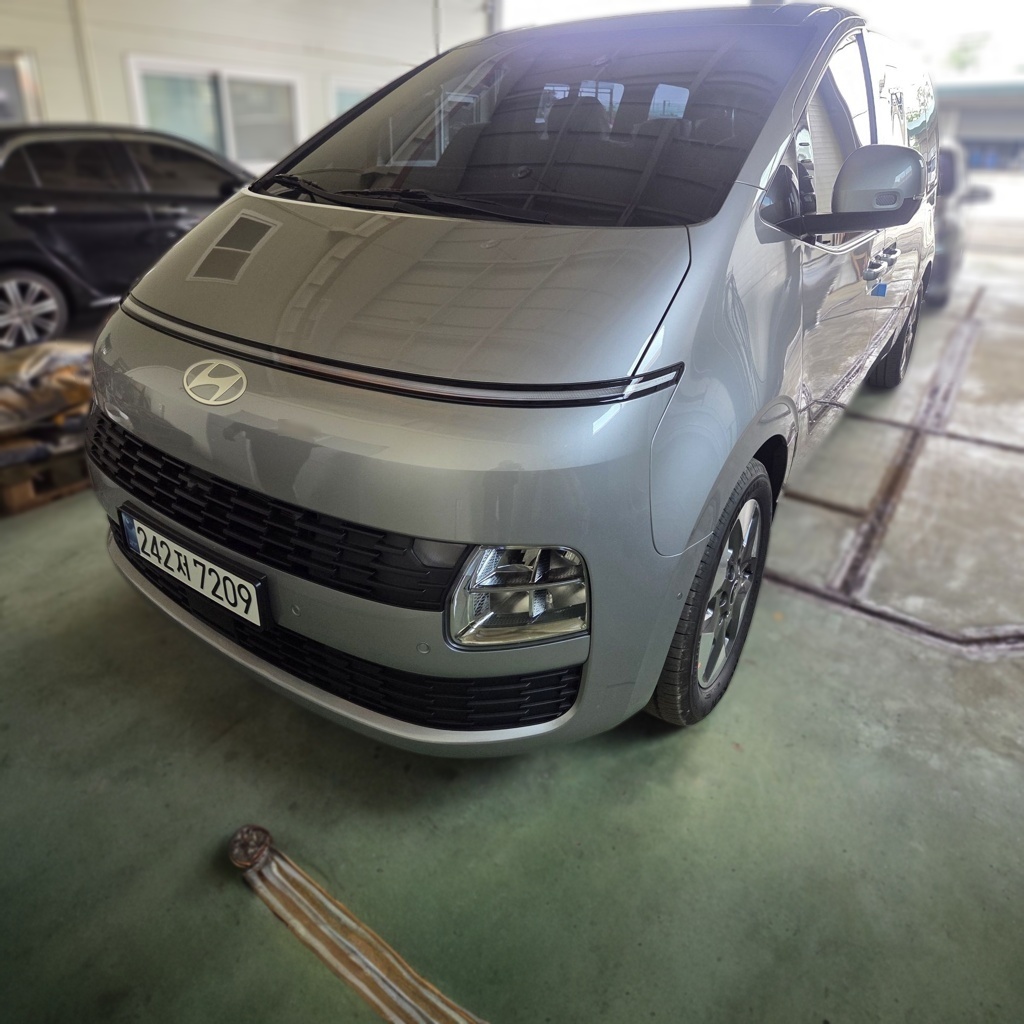 2026 Hyundai The New STARIA Hybrid Tourer 9-seater Modern — photograph 1 of 1