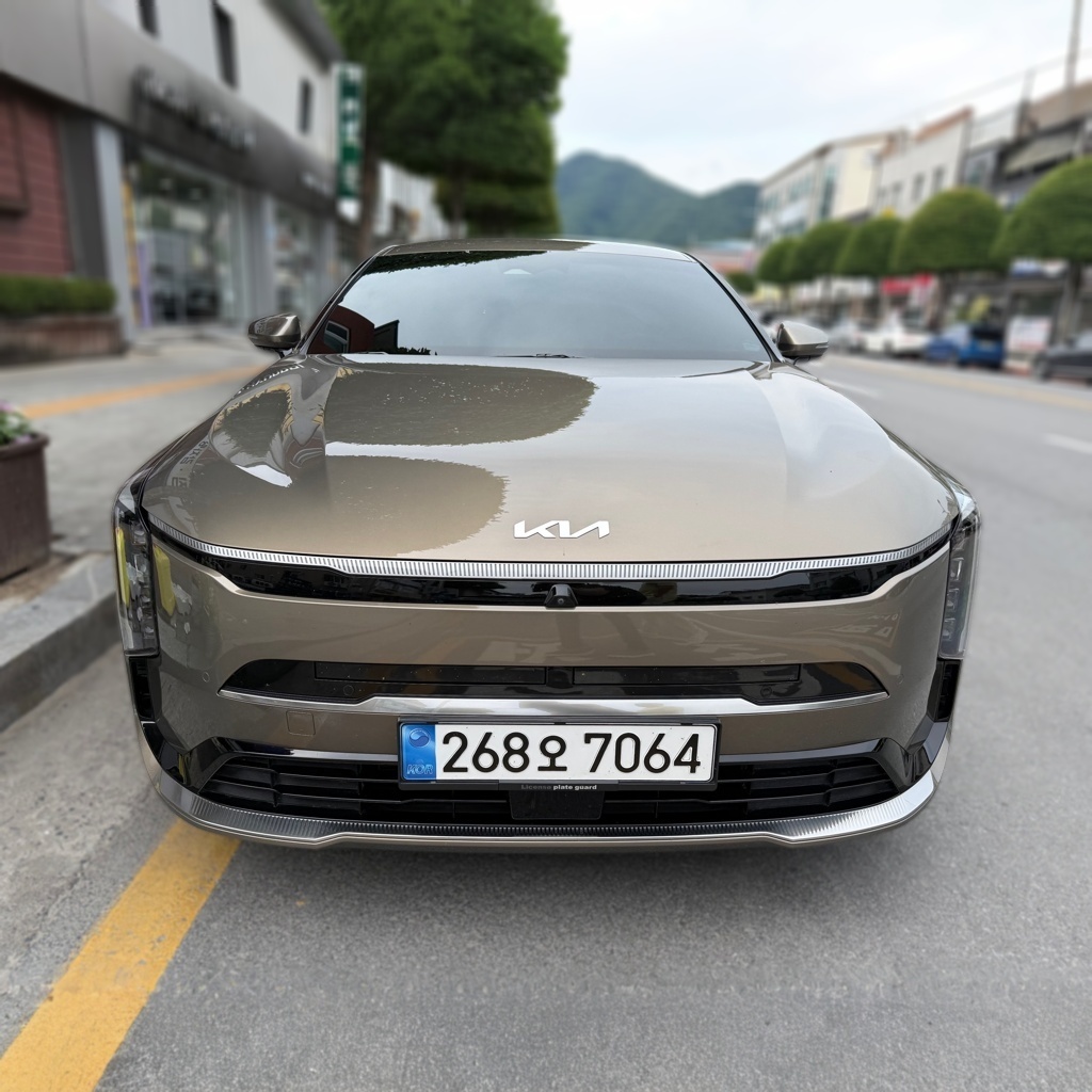 2025 Kia The New K8 1.6 TURBO Hybrid Signature — photograph 1 of 1