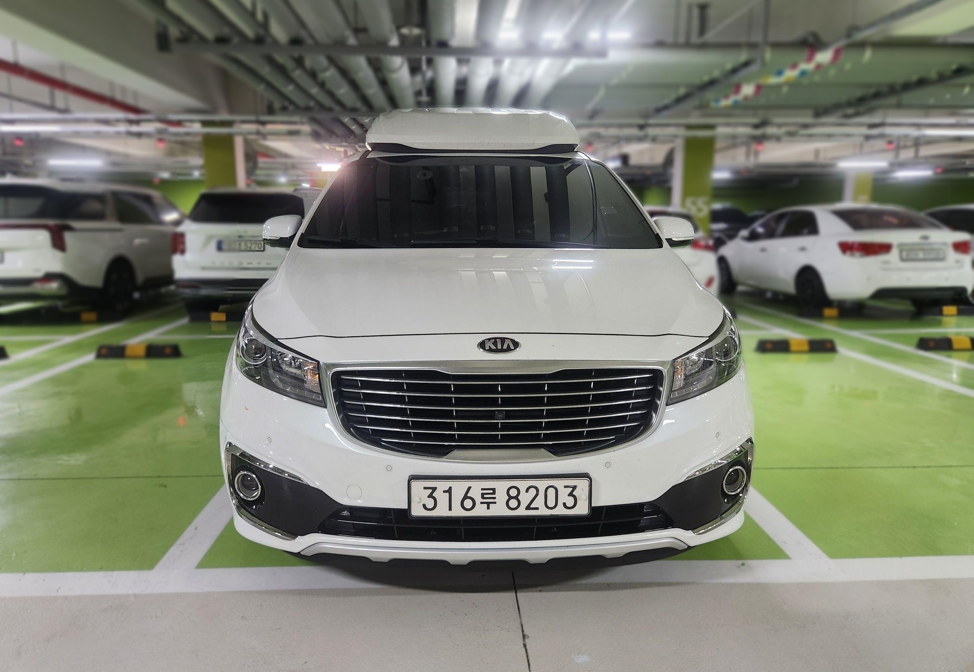 2017 Kia All New CARNIVAL Gasoline 7-seater High Limousine President — Korean import available from KcarDeals
