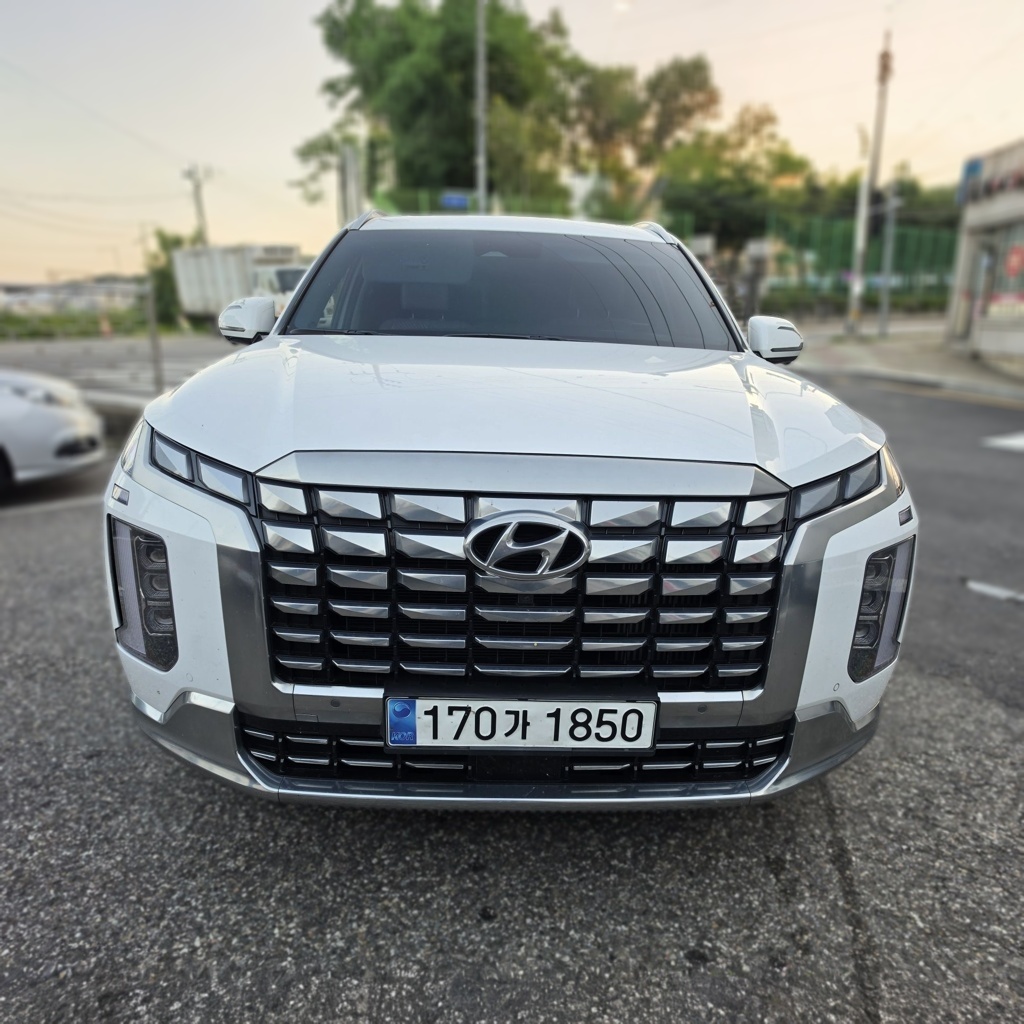 2024 Hyundai DIESEL 2.2 4WD Calligraphy (7 Seater) — photograph 1 of 1