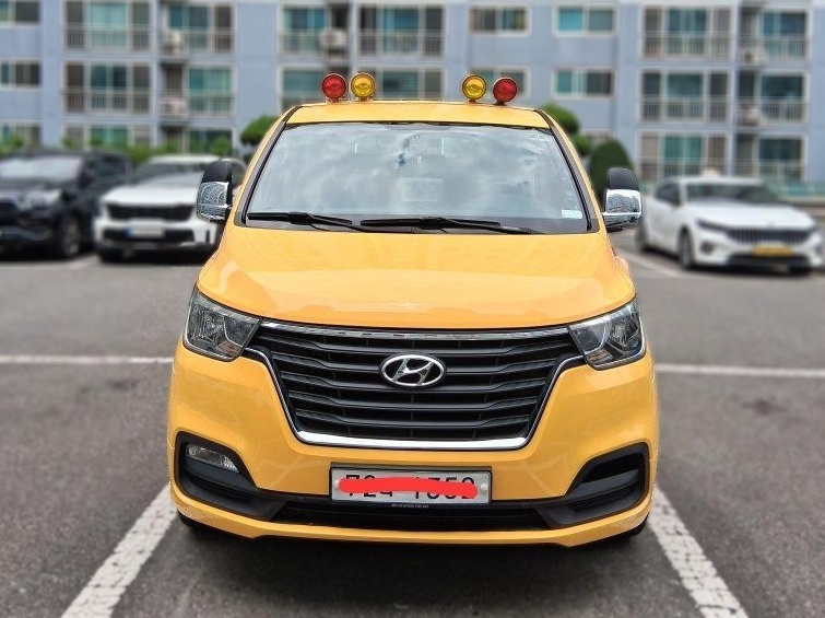 2019 Hyundai The New Grand Starex CHILD SAFETY VEHICLE LPi 15-SEATER — Korean import available from KcarDeals