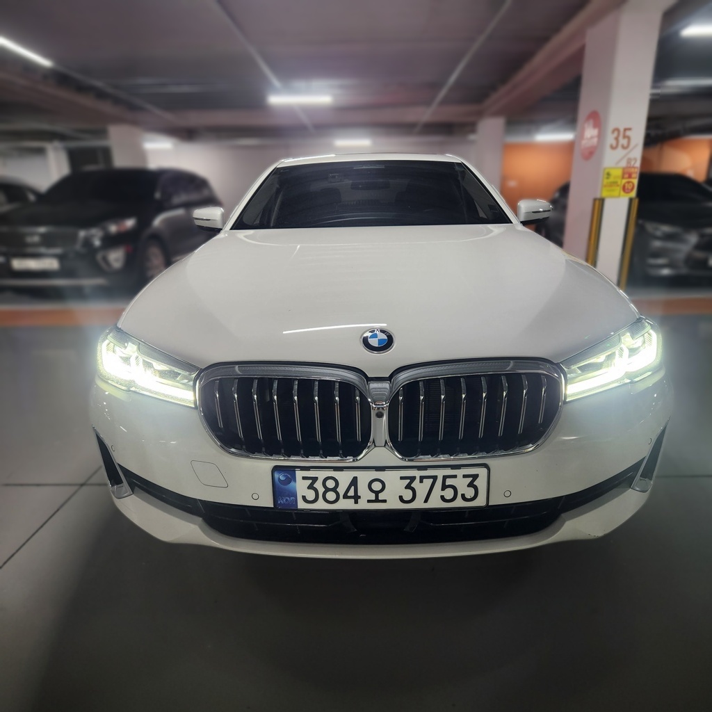2023 BMW 5 SERIES (G30) 530i xDrive Luxury — photograph 1 of 1
