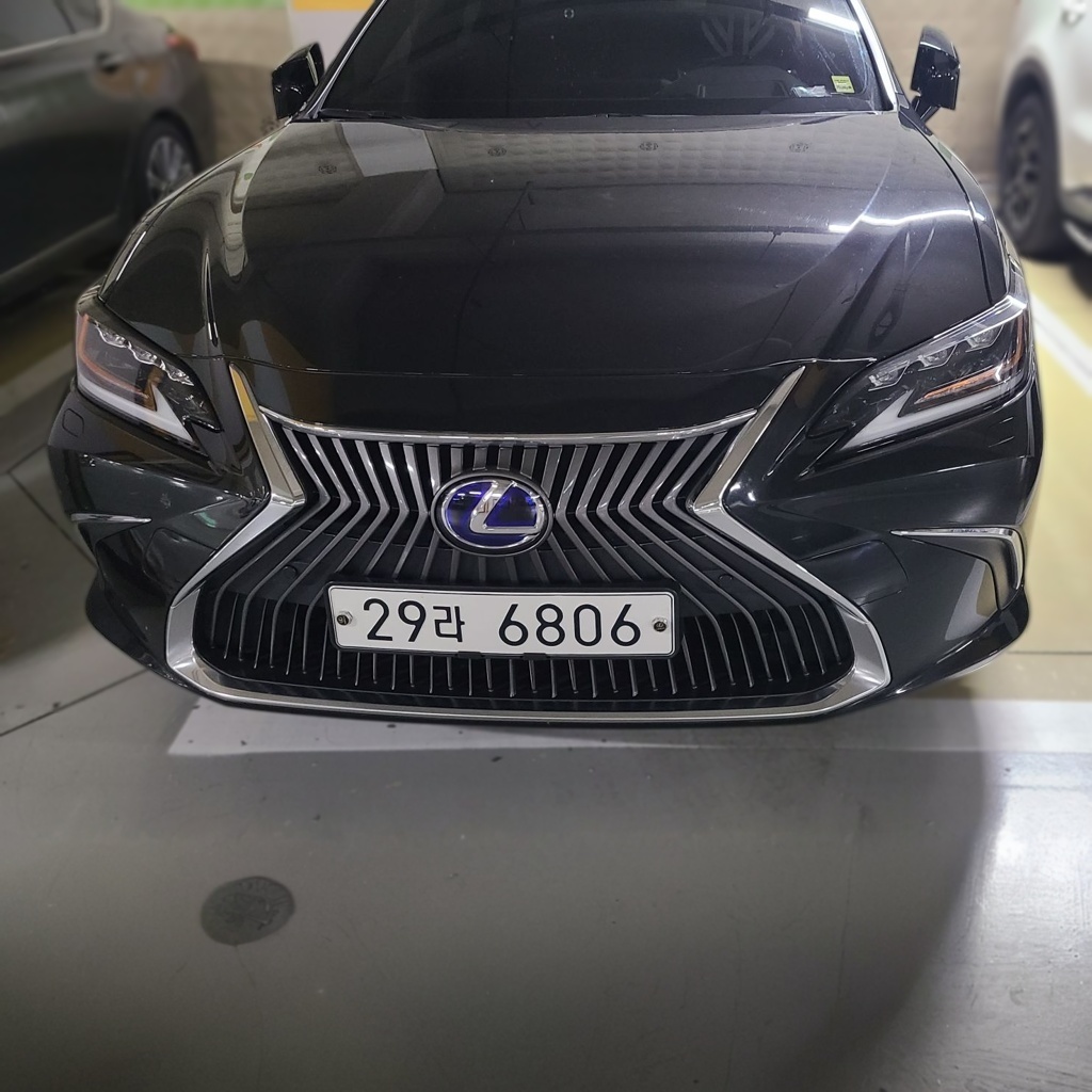 2019 Lexus ES300h 7 Generation Executive — Korean import available from KcarDeals