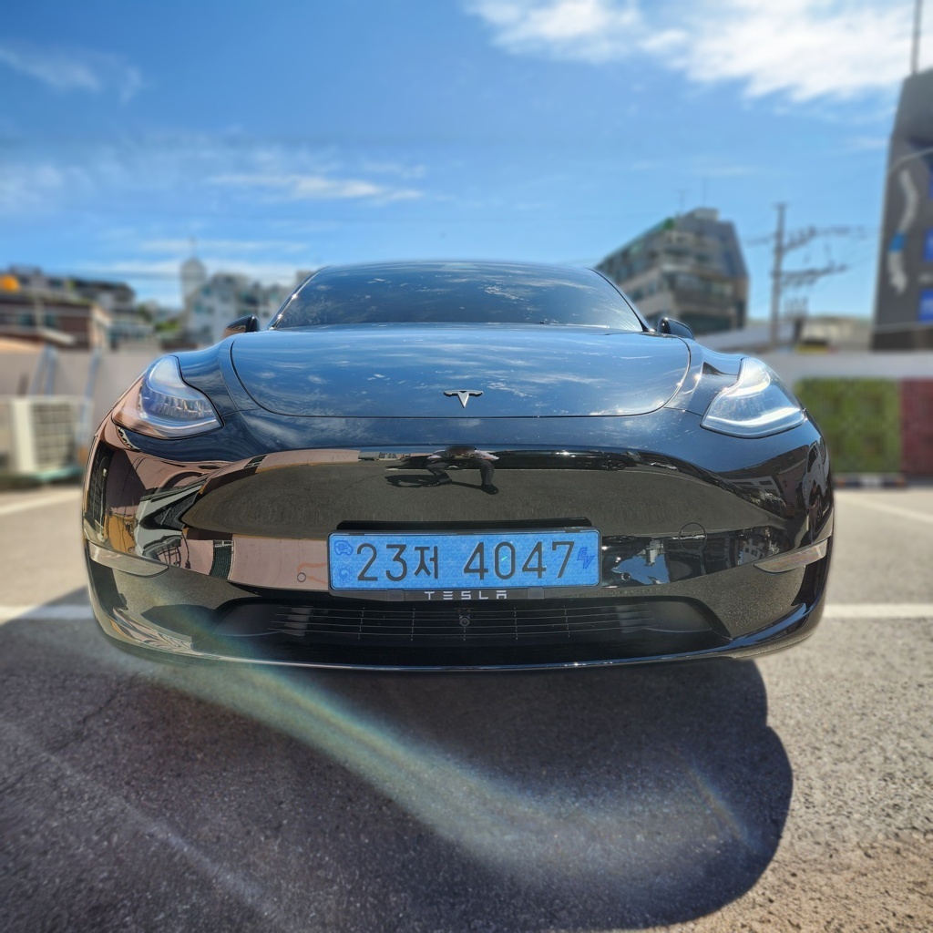 2021 Tesla Model Y Standard Range — photograph 1 of 1