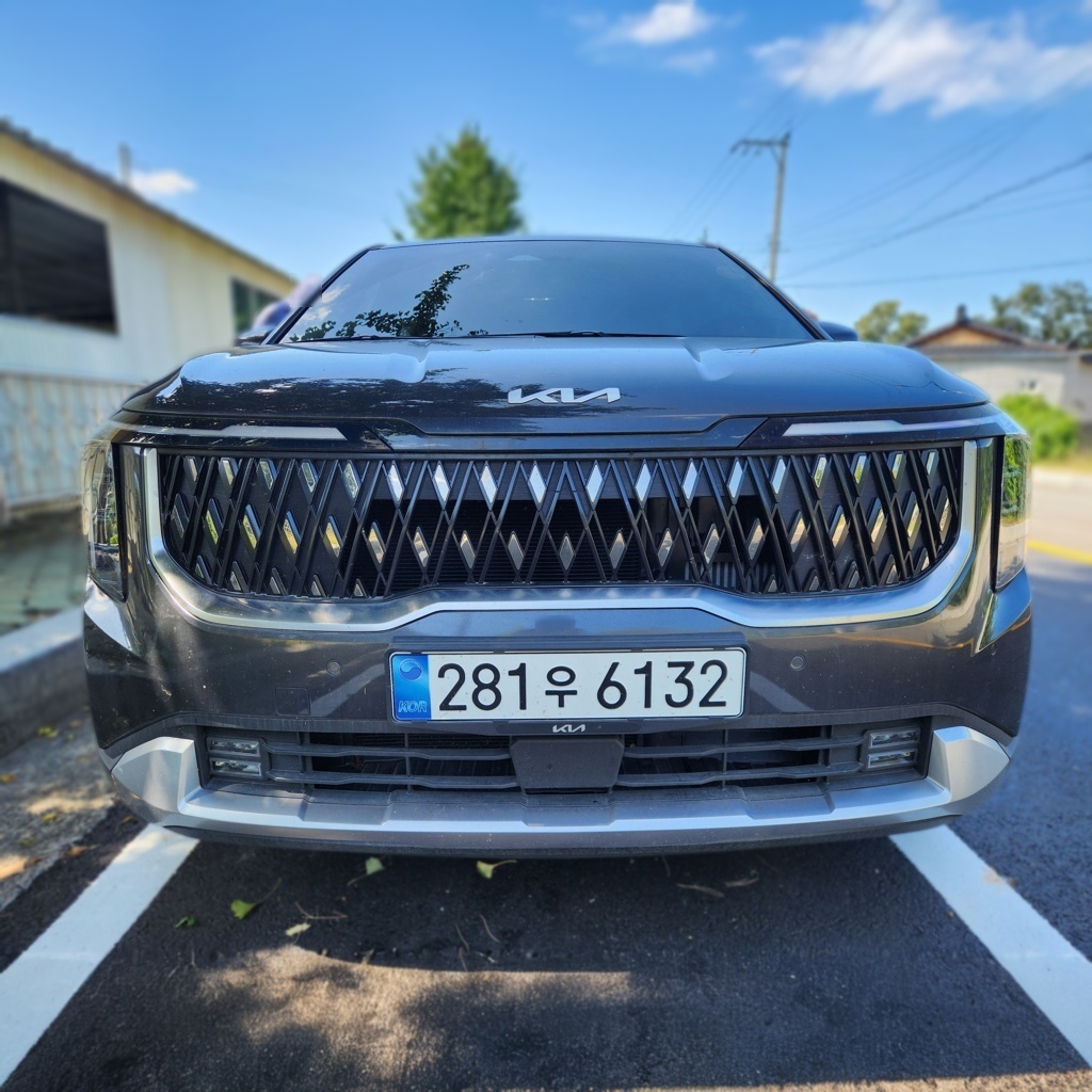 2025 Kia The New CARNIVAL (KA4) 2.2 DIESEL 9-seater Prestige — photograph 1 of 1