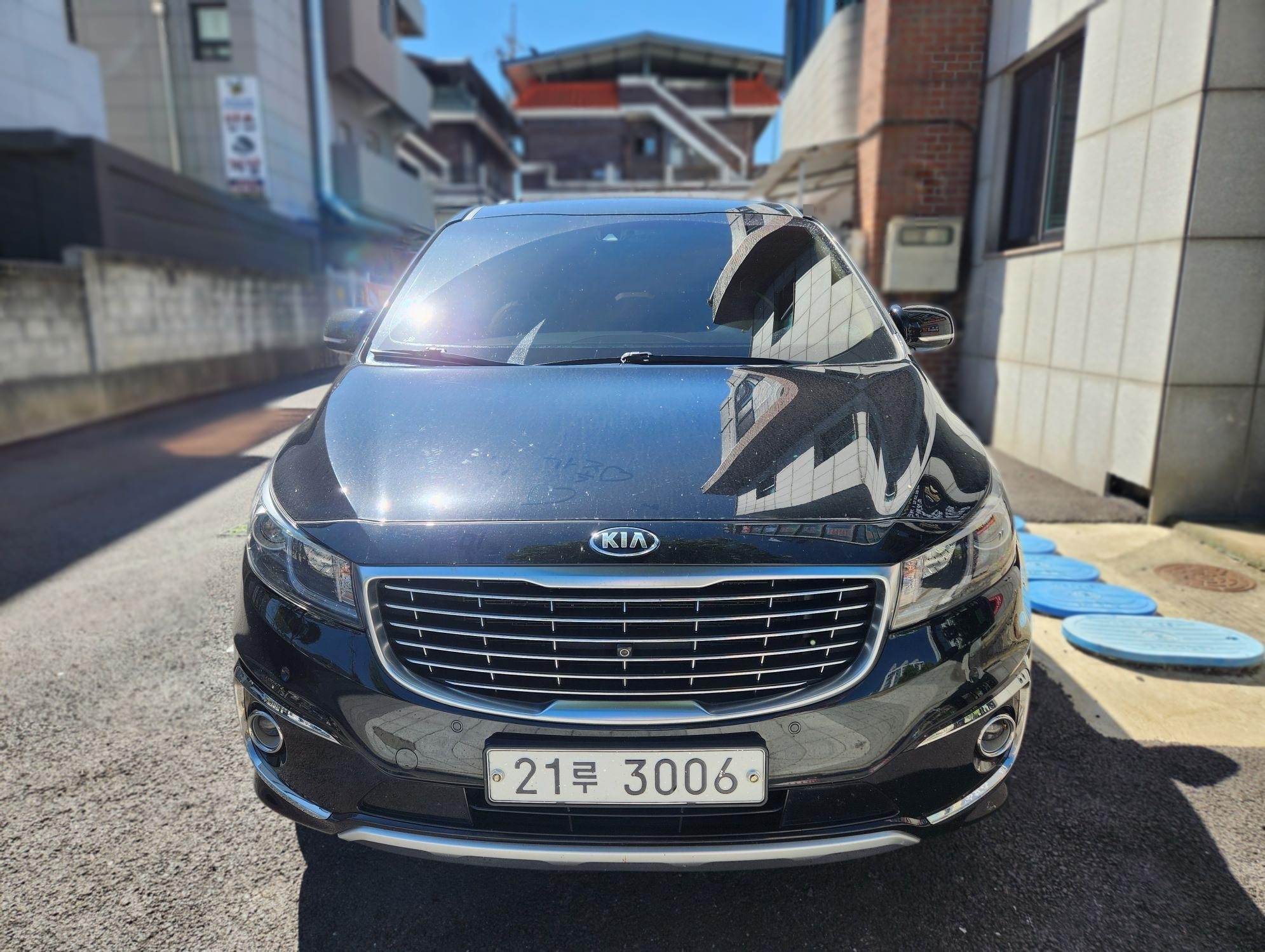 2018 Kia All New CARNIVAL Gasoline 7-seater Limousine President — Korean import available from KcarDeals