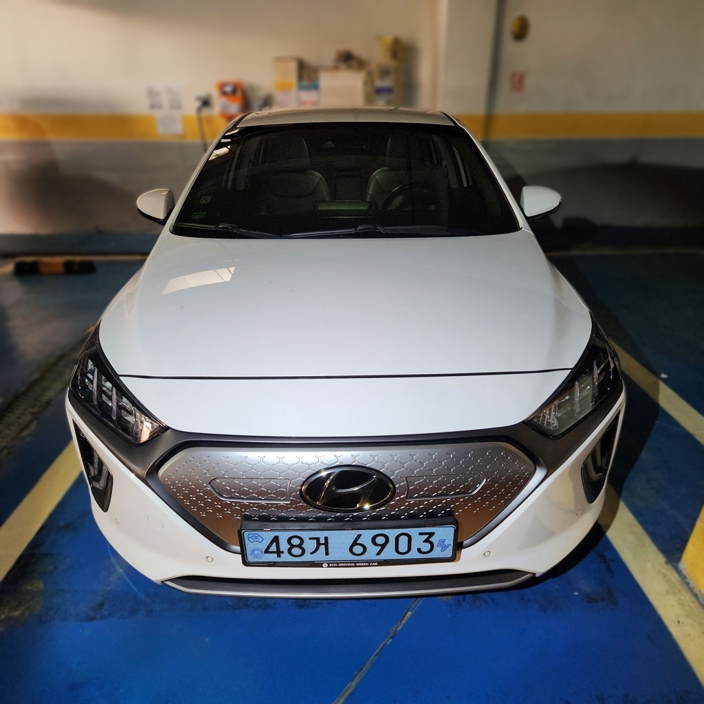 2020 Hyundai The New Ioniq Electric Q — photograph 1 of 1