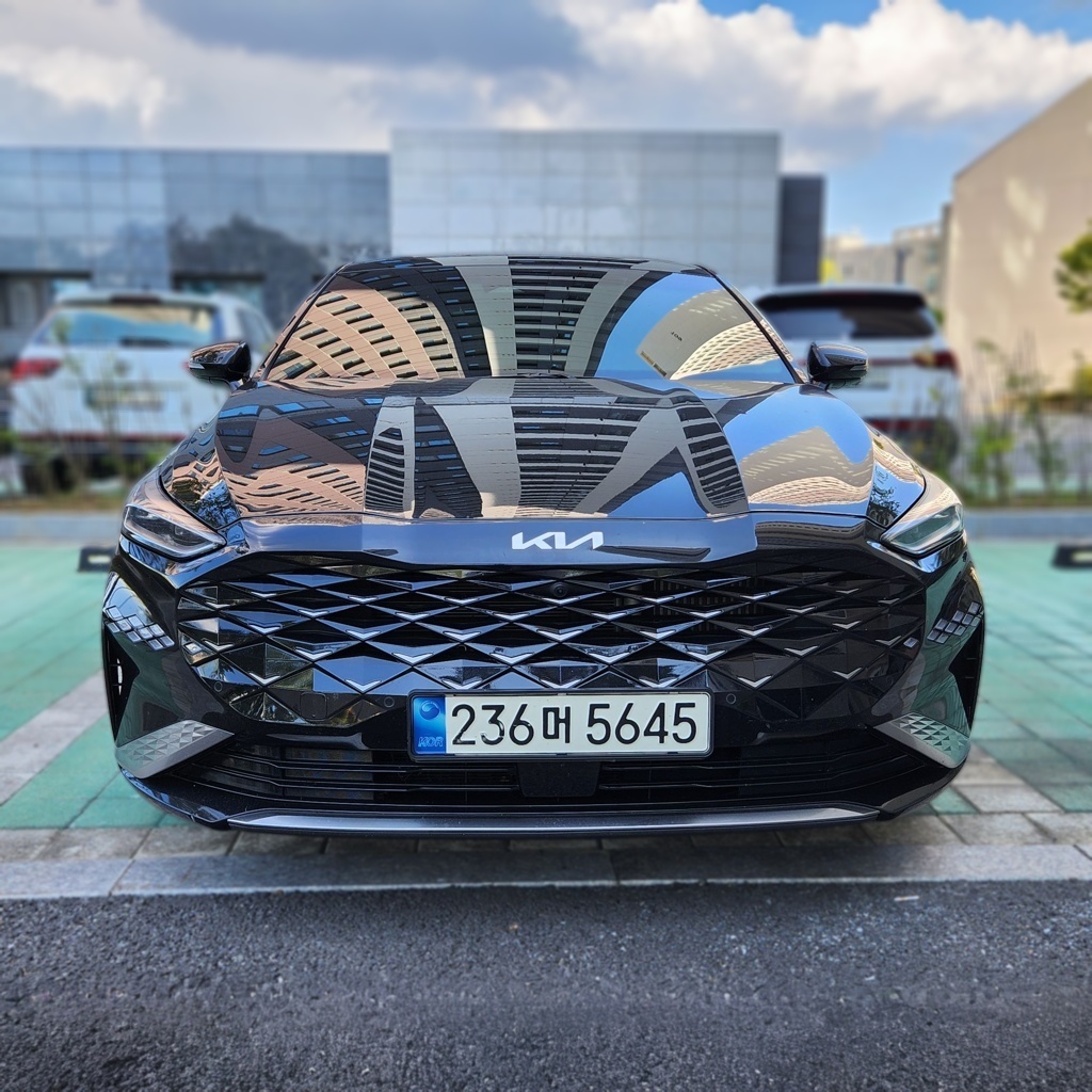 2022 Kia K8 1.6 TURBO Hybrid Signature — photograph 1 of 1