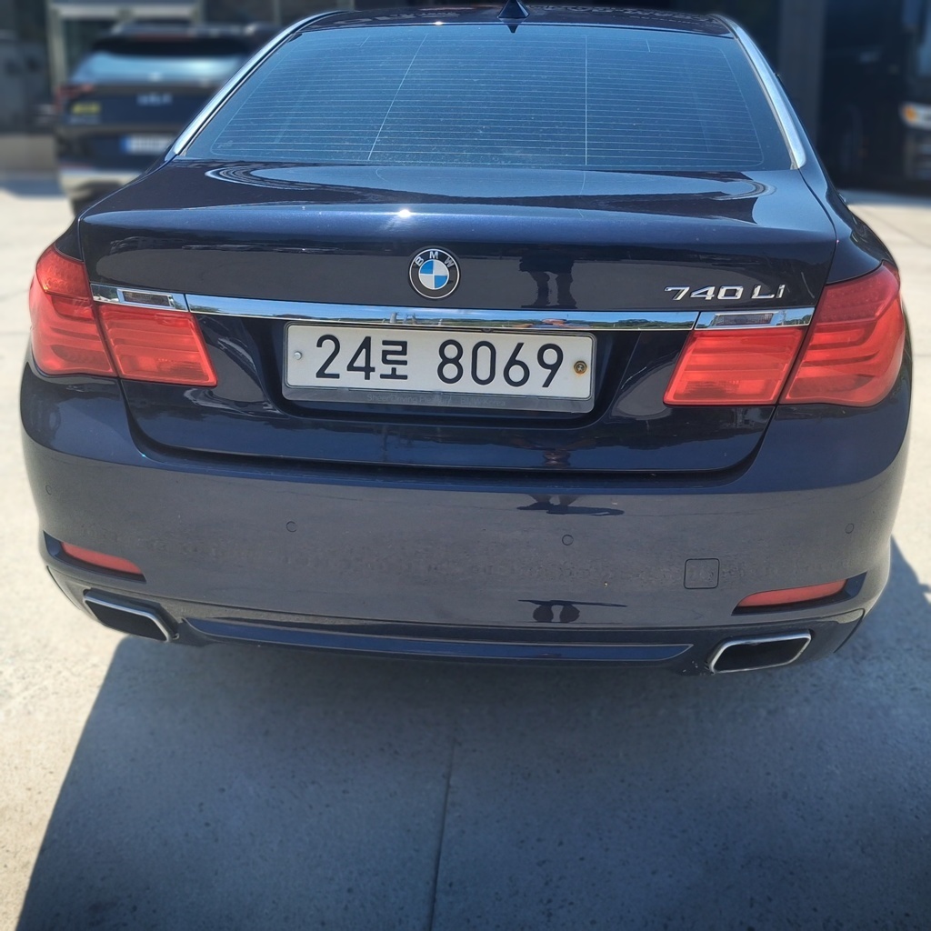 2011 BMW 7 SERIES (F01) 740Li F02