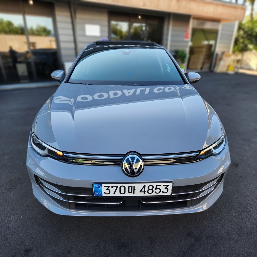 2025 Volkswagen GOLF 8 Generation 2.0 TDI Prestige — photograph 1 of 1