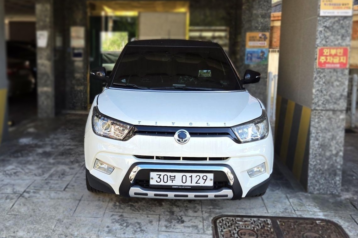 2017 SsangYong Tivoli Gasoline VX 2WD — Korean import available from KcarDeals