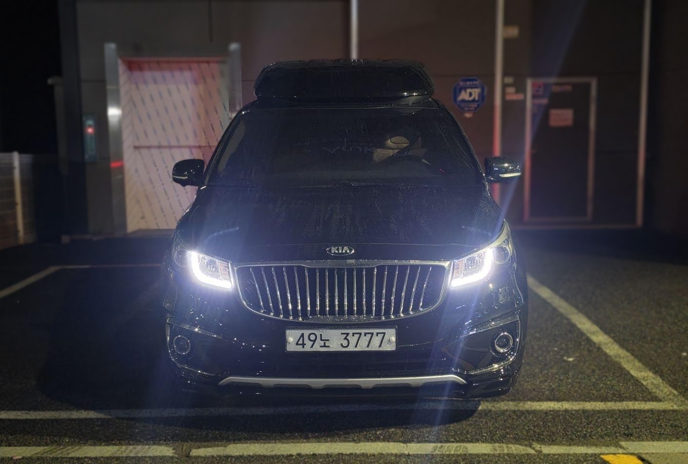2015 Kia All New CARNIVAL Diesel 9-seater High Limousine Prestige — Korean import available from KcarDeals