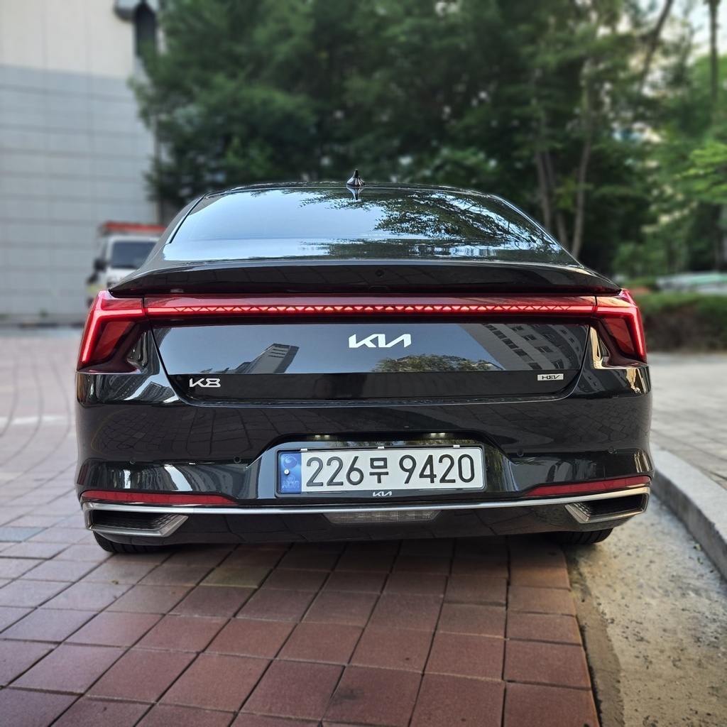 2023 Kia K8 1.6 TURBO Hybrid Signature — photograph 1 of 1
