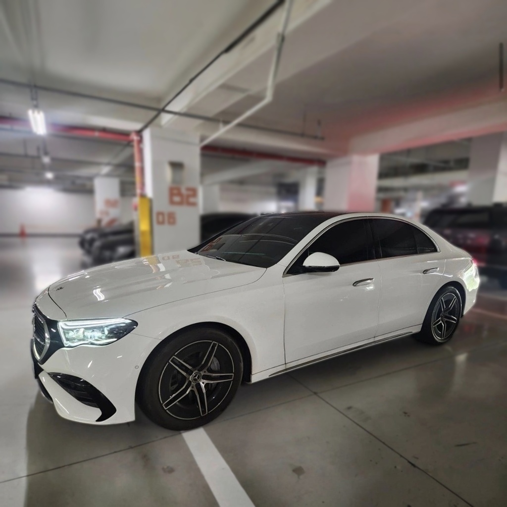 2024 Mercedes-Benz E300 4MATIC AMG Line — photograph 1 of 1