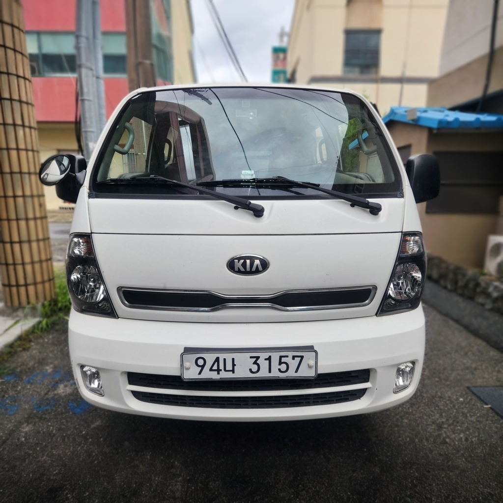2015 Kia BONGO 1 ton 8 15MY Cargo EXTRA LONG WHEELBASE Double Cab Deluxe DIESEL 2WD Manual — Korean import available from KcarDeals