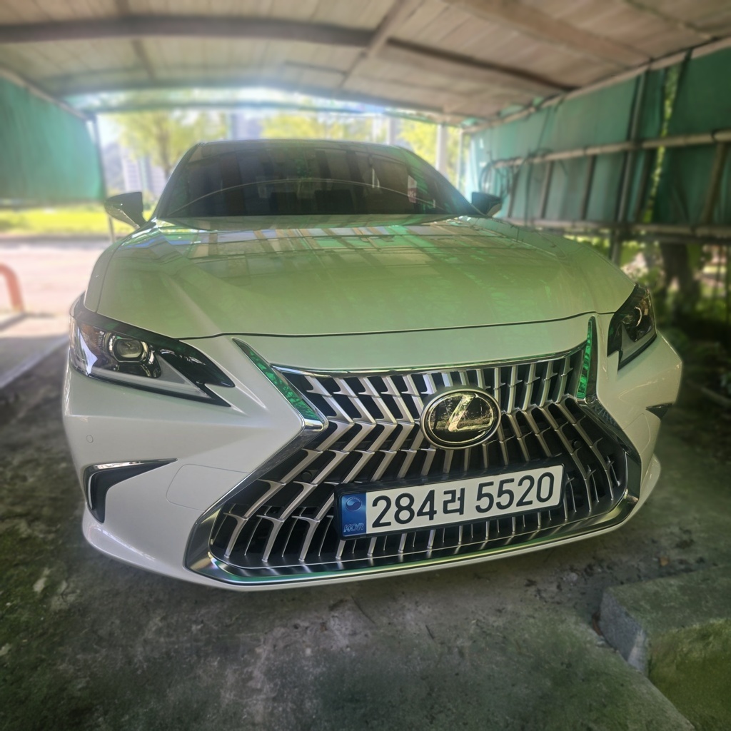 2026 Lexus ES300h 7 Generation Luxury PLUS — photograph 1 of 1