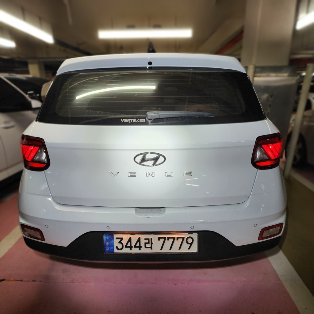 2021 Hyundai Venue 1.6 Modern — photograph 1 of 1