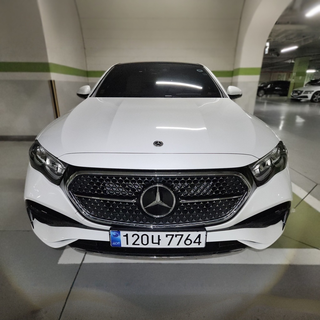2026 Mercedes-Benz E200 AMG Line — photograph 1 of 1