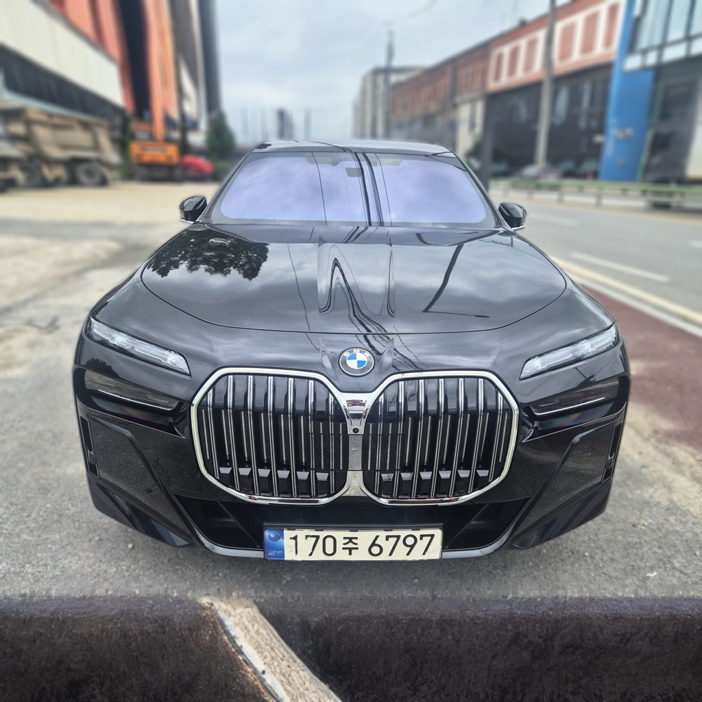 2024 BMW 7 SERIES (G70) 740i xDrive M SPORT — photograph 1 of 1
