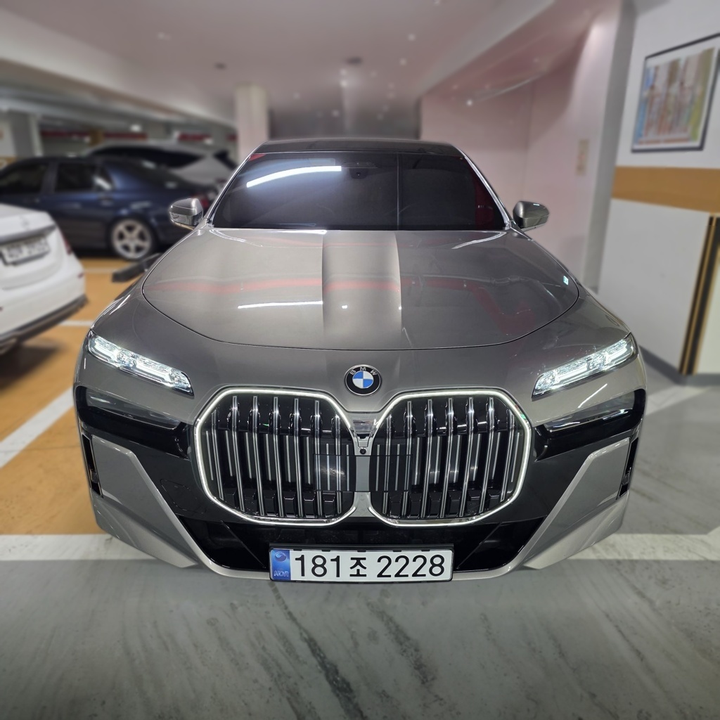 2025 BMW 7 SERIES (G70) 740d xDrive M SPORT — photograph 1 of 1